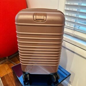 BÉIS Maple ‘Small’ Carry On Suitcase